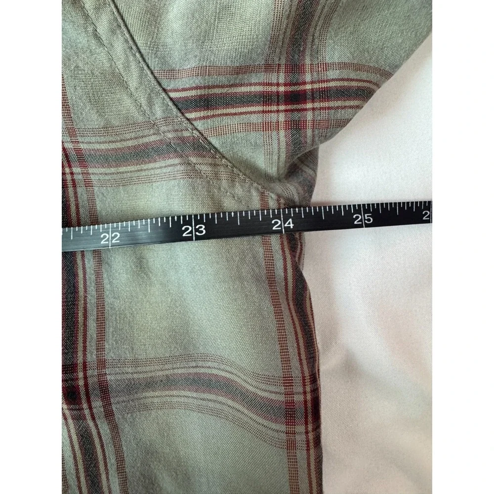 North Face Plaid Fishing Hiking Shirt XL Back Vent Mesh Button Down Zip Pocket